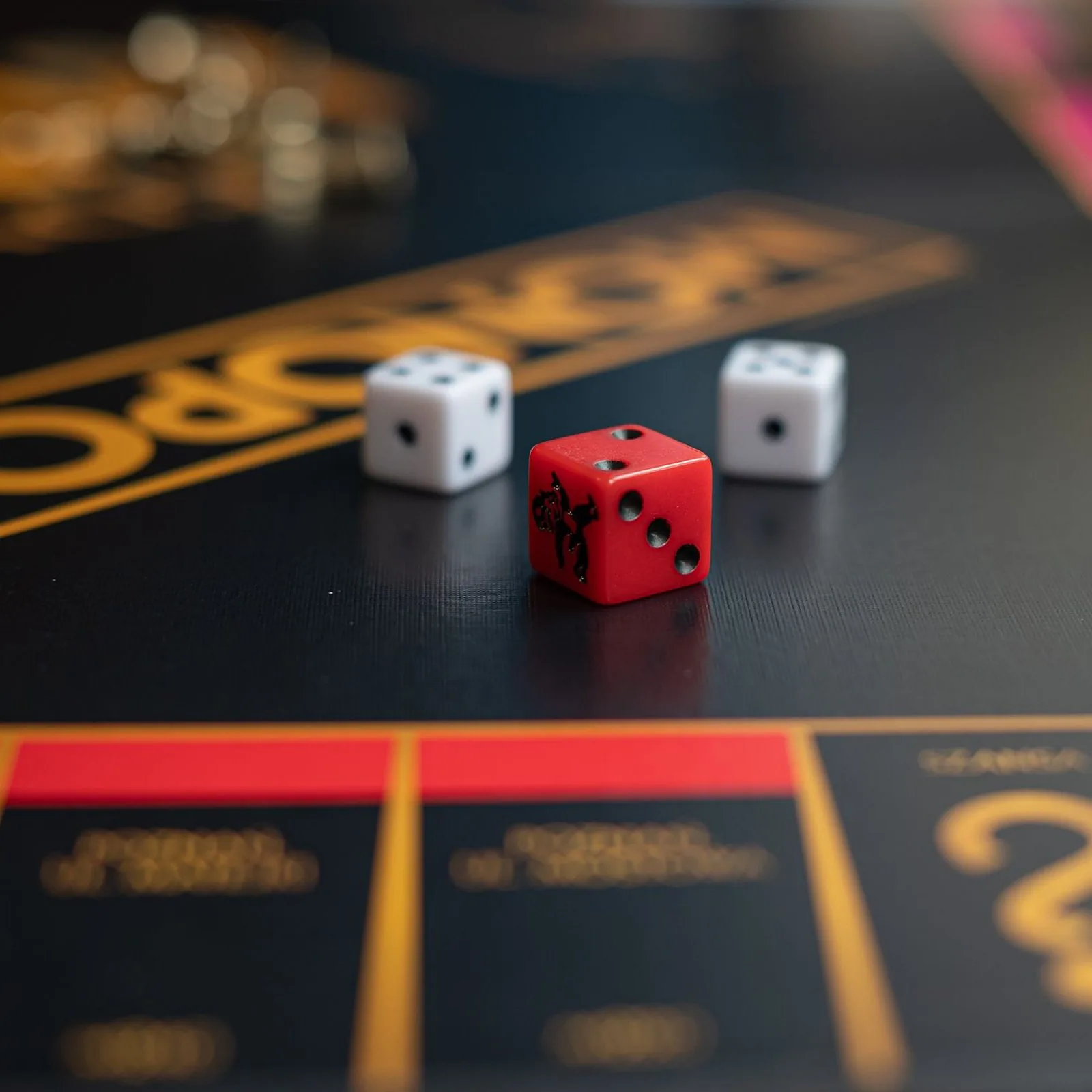 Dés posés sur un plateau de jeu de société